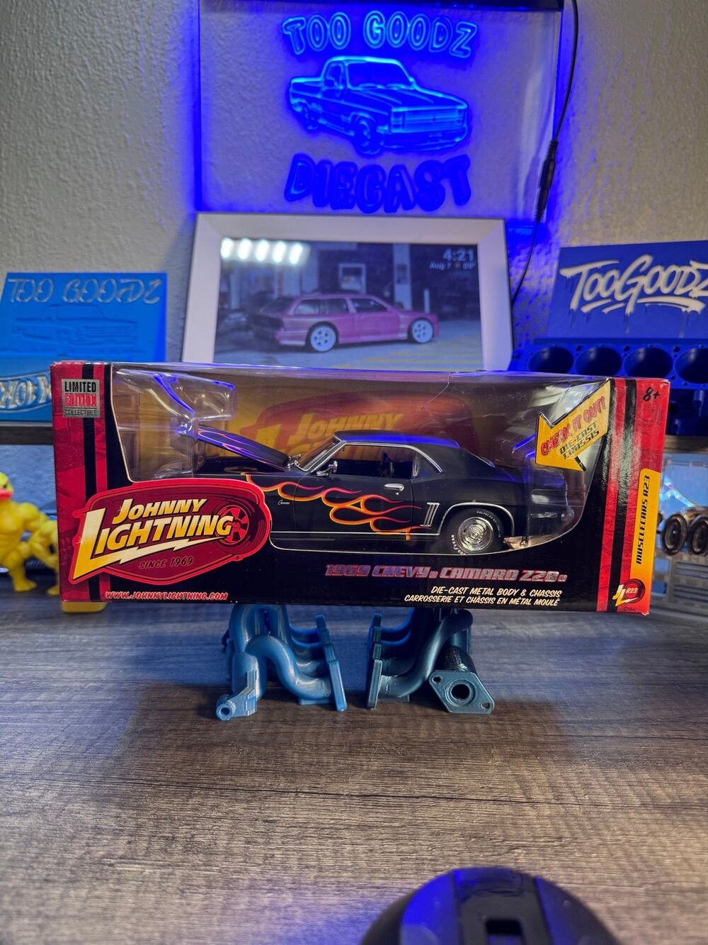 Johnny Lightning 1/24 muscle cars r23 1969 Chevy Camaro Z28